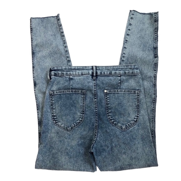 [H&M] High Waist Jeans - Picture 3 of 3
